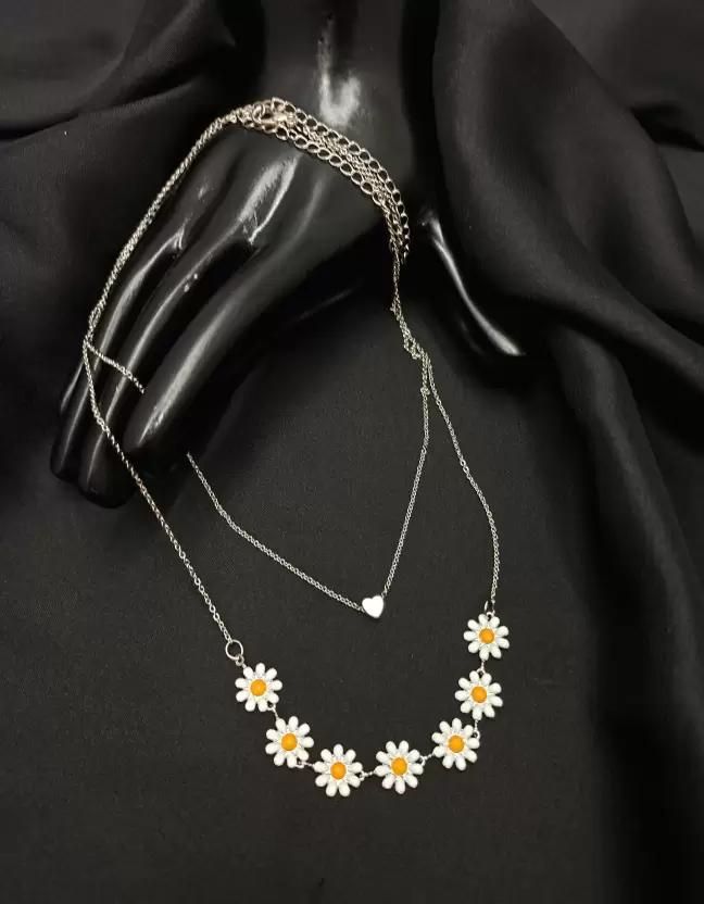 Golden Daisy Heart Layered Necklace – Timeless Elegance