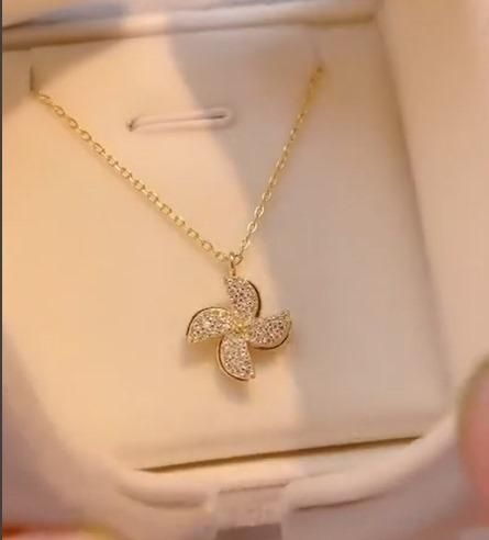 Charming Flower Pinwheel Rotating Necklace – A Whirl of Elegance