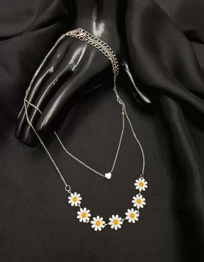 Golden Daisy Heart Layered Necklace – Timeless Elegance
