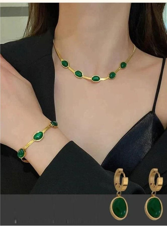 Oval Green Crystal Pendant Necklace Set with Bracelet – Graceful Elegance for Women Green Crystal Pendant Necklace Set With Bracelet