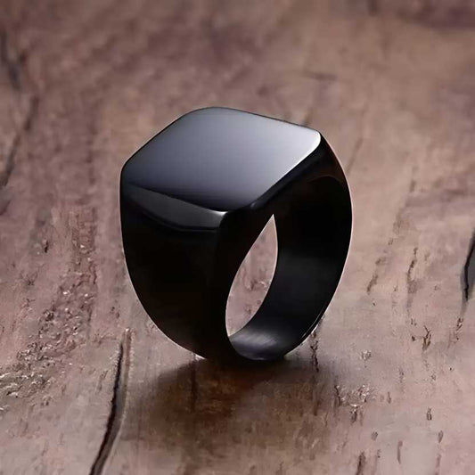 Saizen Black Square Vintage Ring – Bold & Timeless