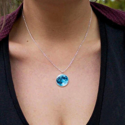 New Glowing Moon Necklace – Illuminate Your Elegance